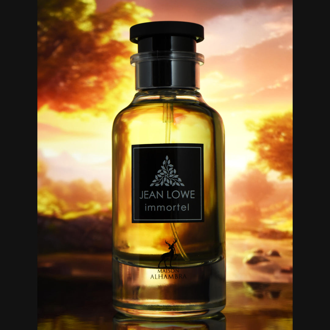 Frasco de Jean Lowe Immortel iluminado por el atardecer, fragancia cálida, elegante y duradera para hombres.